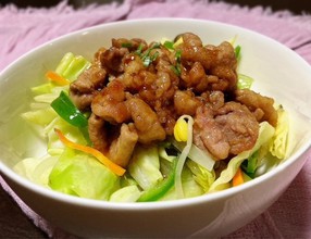 ３月は豚肉のしょうが焼き丼